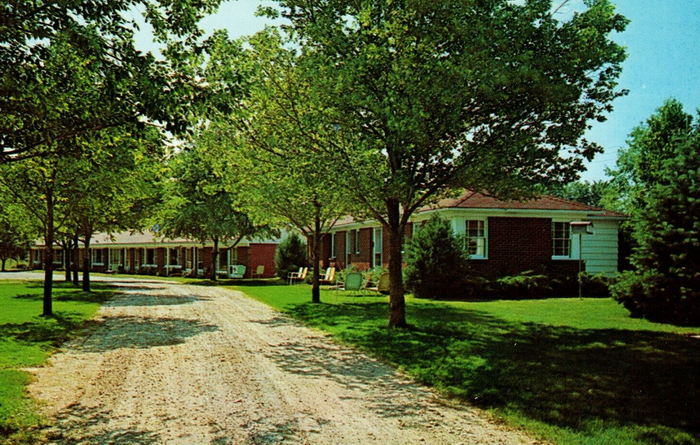 Karo-Lar Motel (Elk Rapids Lakeshore Inn) - Old Postcard (newer photo)